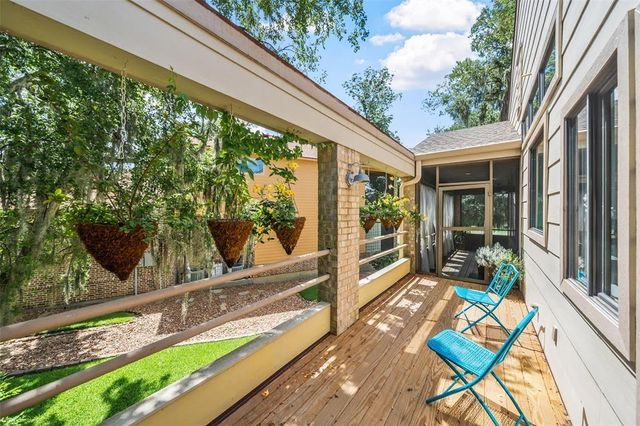 100 Cove W, Conroe, TX 77356