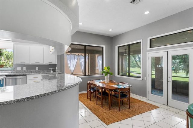 100 Cove W, Conroe, TX 77356