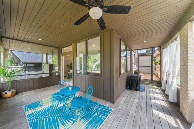 100 Cove W, Conroe, TX 77356