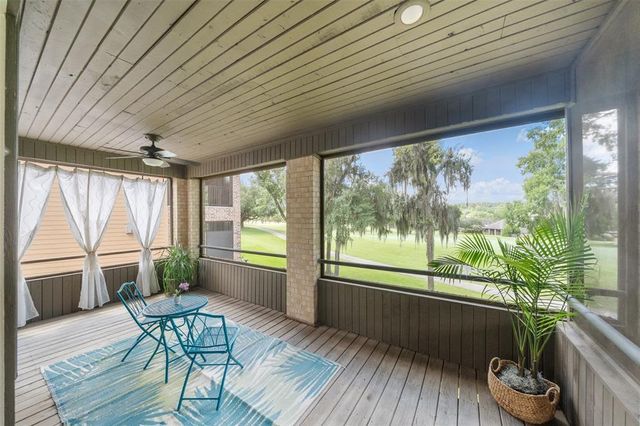 100 Cove W, Conroe, TX 77356