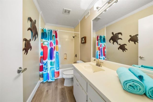 100 Cove W, Conroe, TX 77356