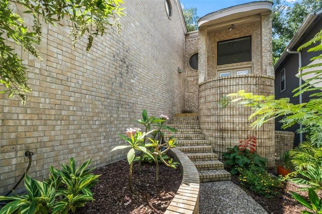 100 Cove W, Conroe, TX 77356