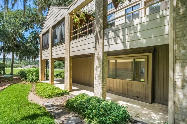 100 Cove W, Conroe, TX 77356