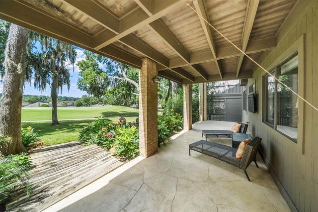 100 Cove W, Conroe, TX 77356