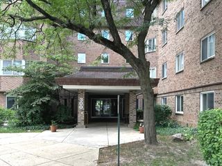 300 Roselle Road 419, Schaumburg, IL 60193