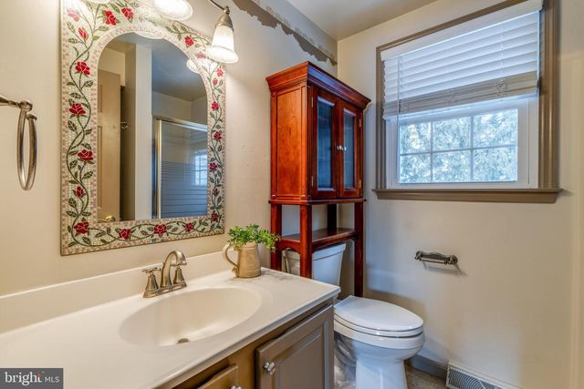 39 EASTBROOKE DR, Ephrata, PA 17522