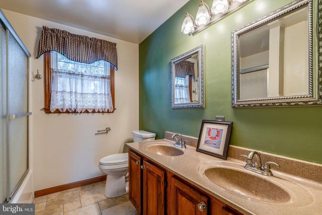 39 EASTBROOKE DR, Ephrata, PA 17522