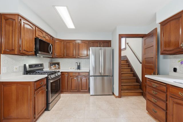 2016 Laurel Avenue, Saint Paul, MN 55104