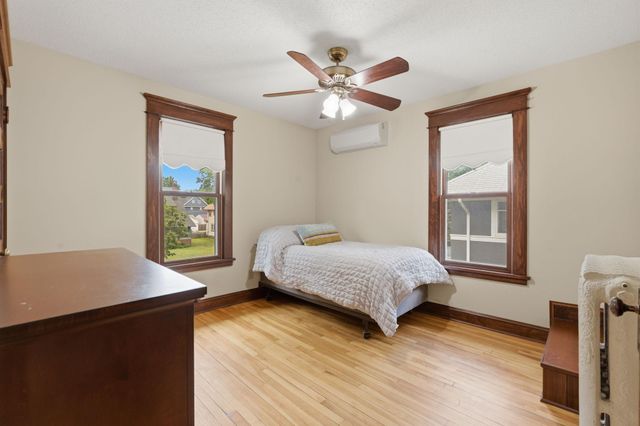 2016 Laurel Avenue, Saint Paul, MN 55104