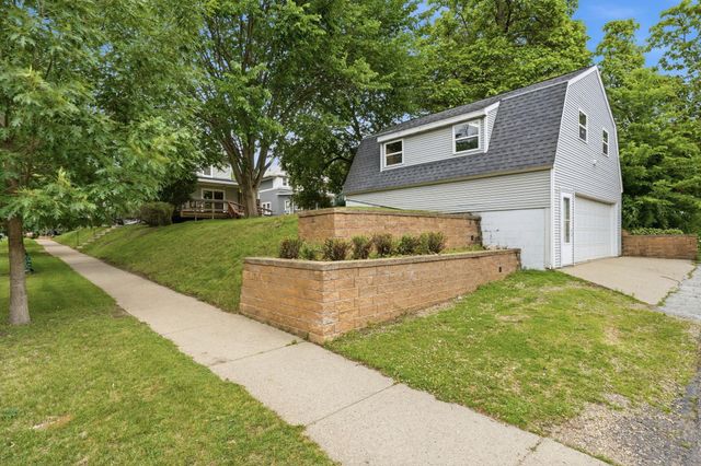 2016 Laurel Avenue, Saint Paul, MN 55104
