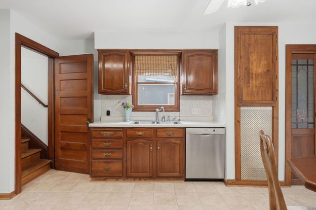 2016 Laurel Avenue, Saint Paul, MN 55104