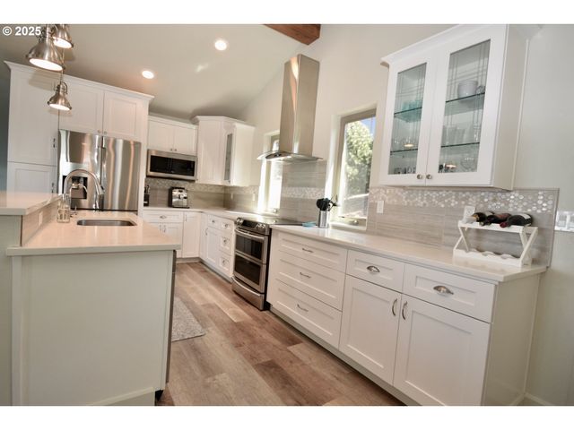 7835 BROOTEN MOUNTAIN Loop, Pacific City, OR 97135