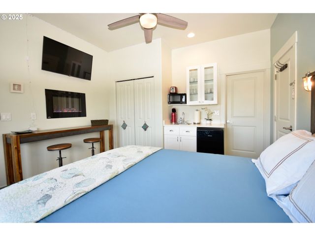 7835 BROOTEN MOUNTAIN Loop, Pacific City, OR 97135