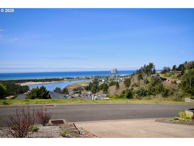 7835 BROOTEN MOUNTAIN Loop, Pacific City, OR 97135