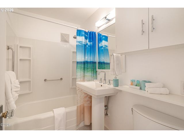 4239 Sw HIGHWAY 101, Lincoln City, OR 97367