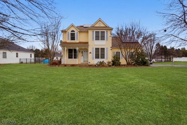 237 Stonehenge Dr, Lopatcong Twp., NJ 08865