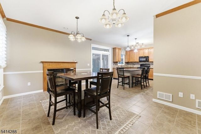 237 Stonehenge Dr, Lopatcong Twp., NJ 08865