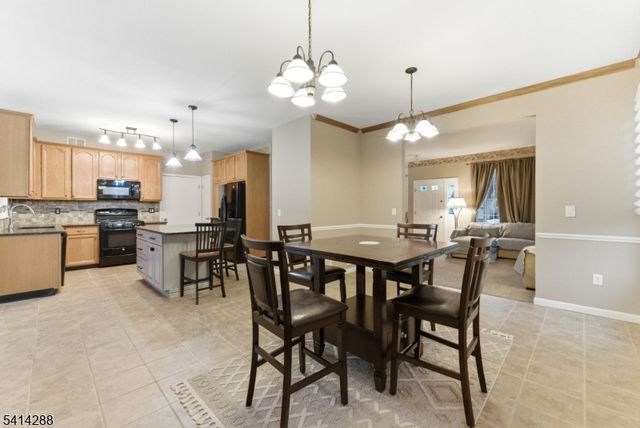 237 Stonehenge Dr, Lopatcong Twp., NJ 08865