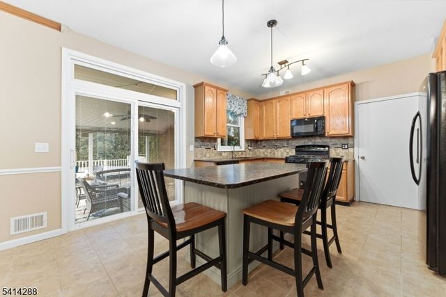 237 Stonehenge Dr, Lopatcong Twp., NJ 08865