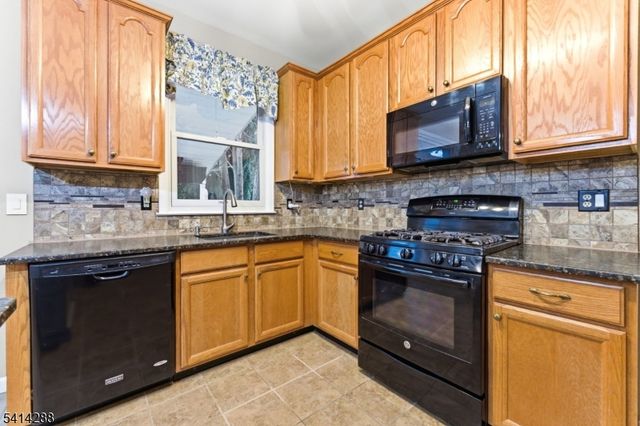 237 Stonehenge Dr, Lopatcong Twp., NJ 08865