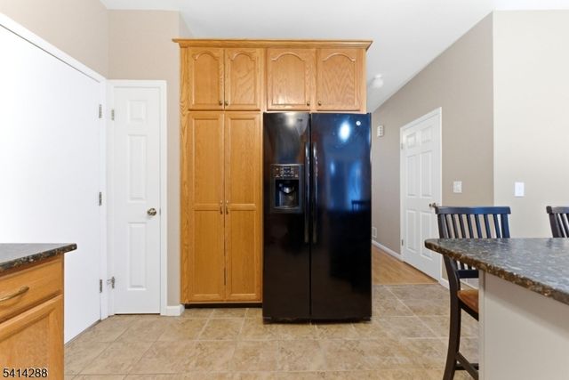 237 Stonehenge Dr, Lopatcong Twp., NJ 08865