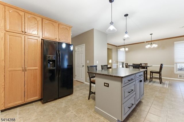 237 Stonehenge Dr, Lopatcong Twp., NJ 08865