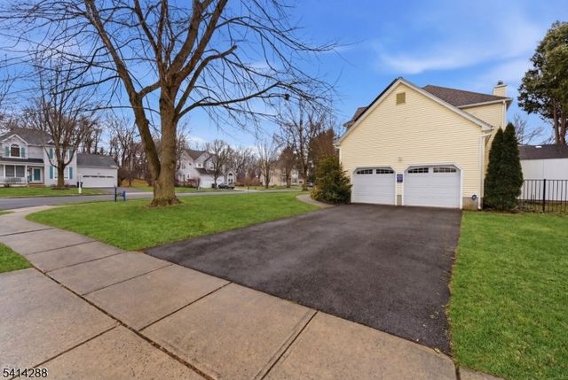 237 Stonehenge Dr, Lopatcong Twp., NJ 08865