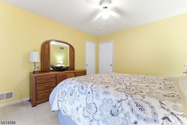 237 Stonehenge Dr, Lopatcong Twp., NJ 08865