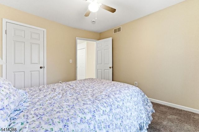 237 Stonehenge Dr, Lopatcong Twp., NJ 08865