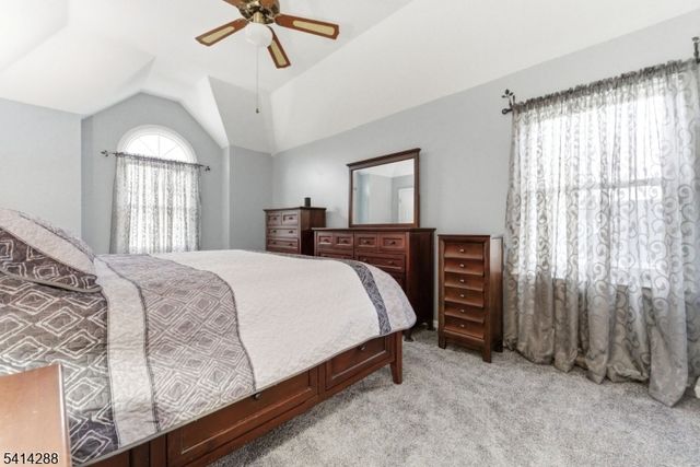 237 Stonehenge Dr, Lopatcong Twp., NJ 08865