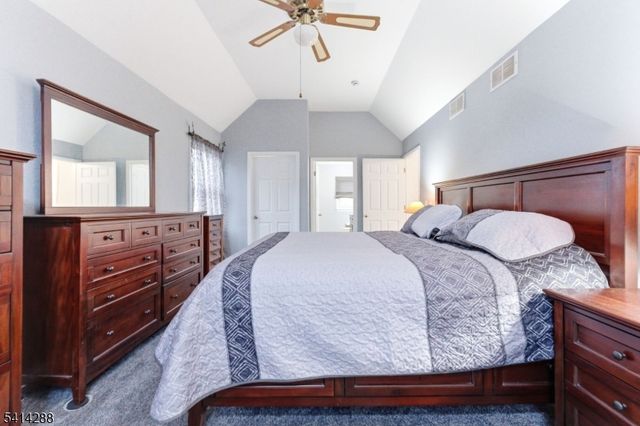 237 Stonehenge Dr, Lopatcong Twp., NJ 08865