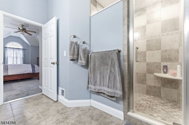 237 Stonehenge Dr, Lopatcong Twp., NJ 08865