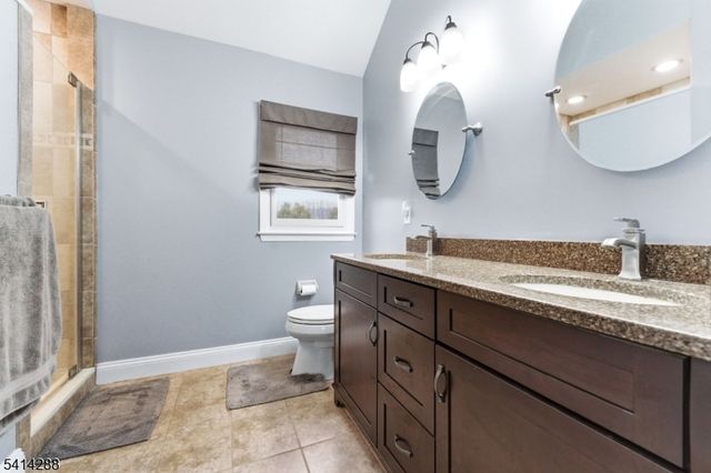 237 Stonehenge Dr, Lopatcong Twp., NJ 08865