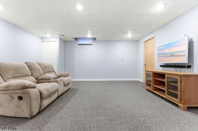 237 Stonehenge Dr, Lopatcong Twp., NJ 08865