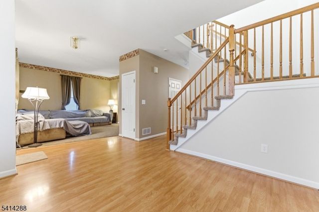 237 Stonehenge Dr, Lopatcong Twp., NJ 08865