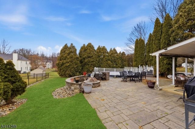 237 Stonehenge Dr, Lopatcong Twp., NJ 08865