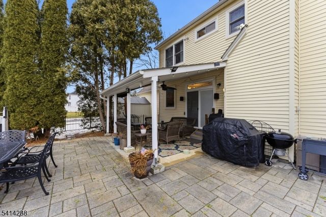 237 Stonehenge Dr, Lopatcong Twp., NJ 08865