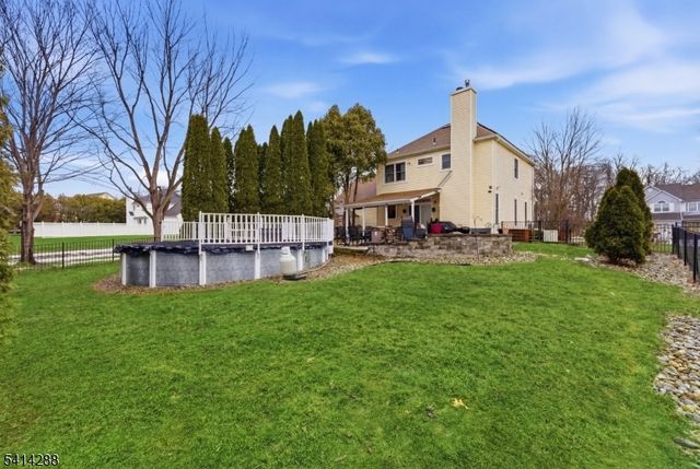 237 Stonehenge Dr, Lopatcong Twp., NJ 08865