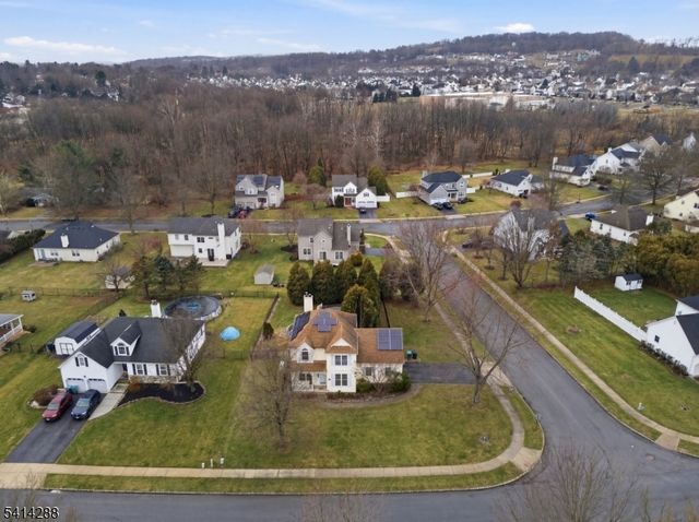 237 Stonehenge Dr, Lopatcong Twp., NJ 08865