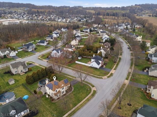 237 Stonehenge Dr, Lopatcong Twp., NJ 08865