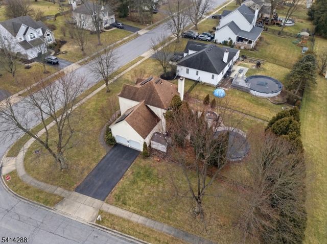 237 Stonehenge Dr, Lopatcong Twp., NJ 08865