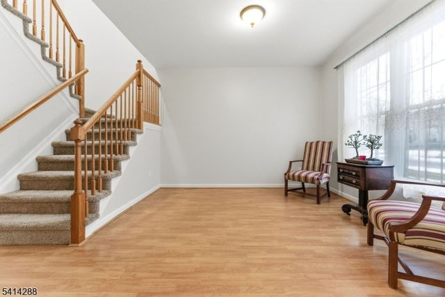 237 Stonehenge Dr, Lopatcong Twp., NJ 08865