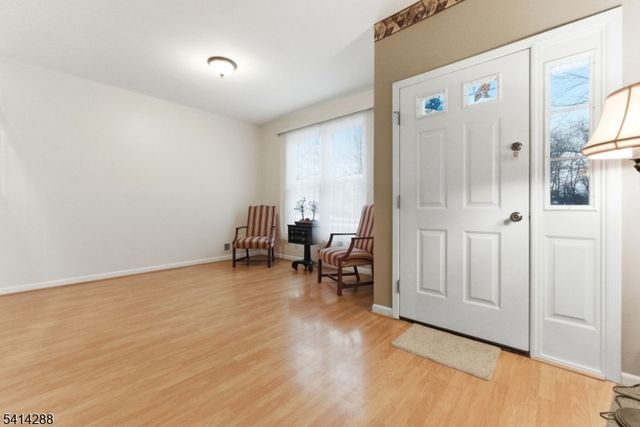 237 Stonehenge Dr, Lopatcong Twp., NJ 08865