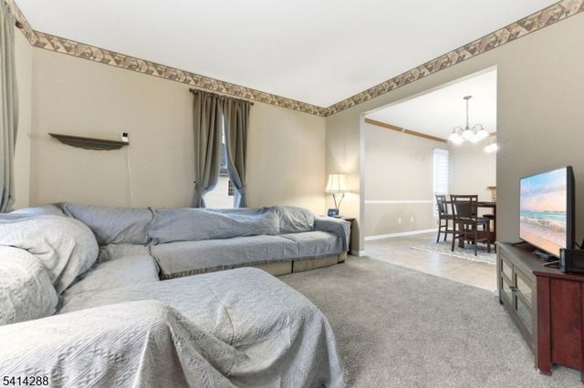 237 Stonehenge Dr, Lopatcong Twp., NJ 08865