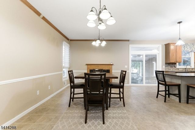 237 Stonehenge Dr, Lopatcong Twp., NJ 08865