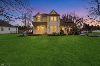 237 Stonehenge Dr, Lopatcong Twp., NJ 08865