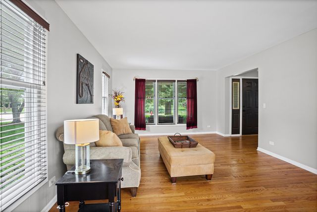 2917 Whispering Oaks Drive, Buffalo Grove, IL 60089