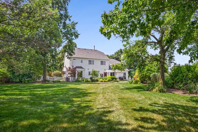 2917 Whispering Oaks Drive, Buffalo Grove, IL 60089
