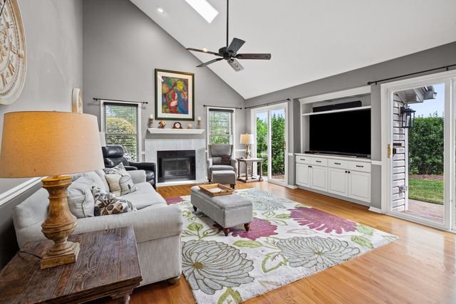 2917 Whispering Oaks Drive, Buffalo Grove, IL 60089