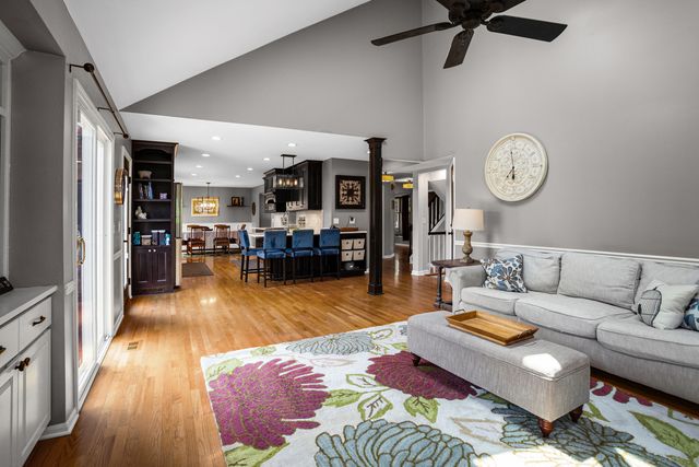 2917 Whispering Oaks Drive, Buffalo Grove, IL 60089